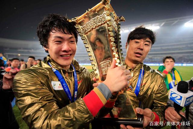 九游体育官网首页-包含电竞传奇：32岁老将夺冠，泪洒赛场的词条