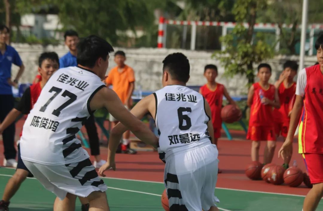 听体育明星讲述童年梦想