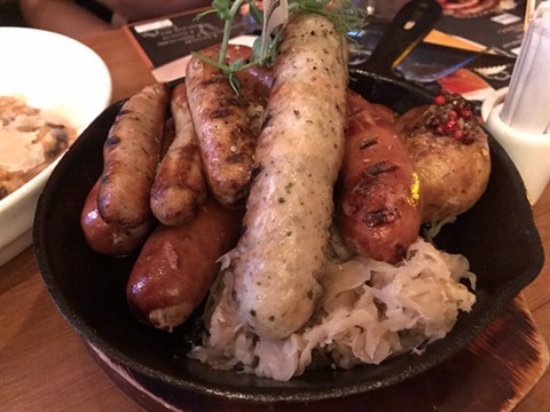 九游体育官网首页-足球美食文化：英国派、德国香肠、阿根廷烤肉的简单介绍