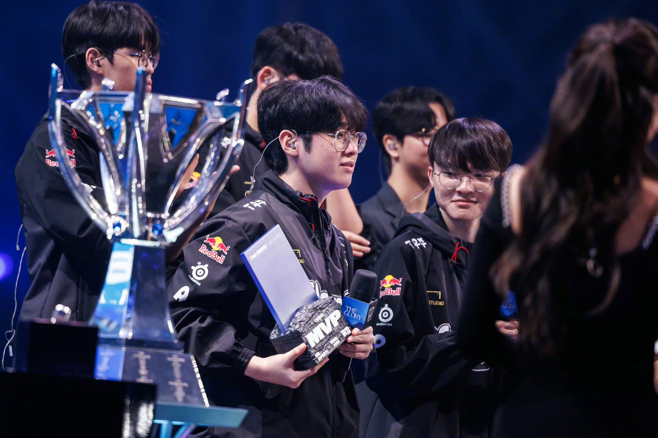 T1官宣续约Faker，传奇中单再战一年