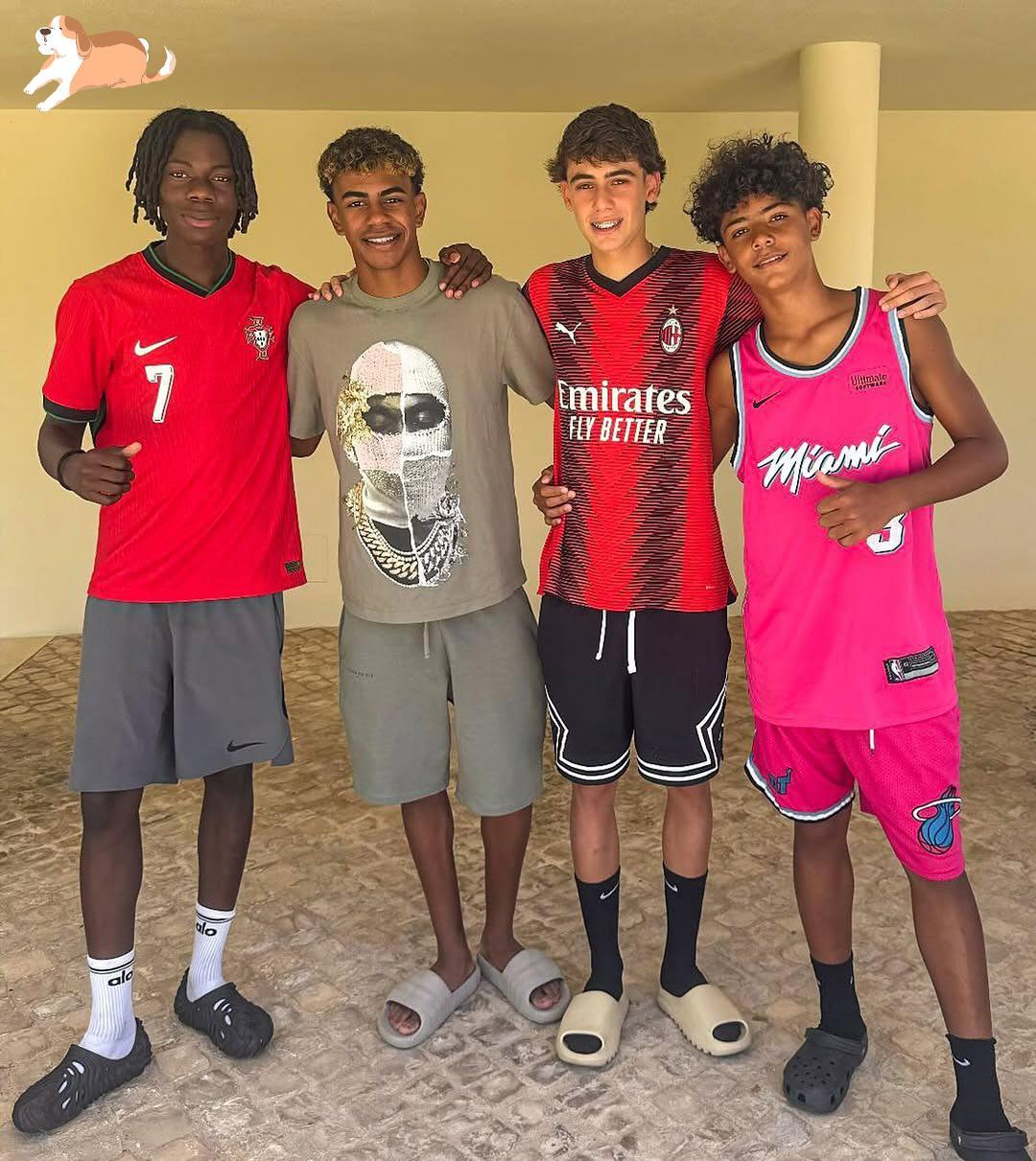 C罗晒全家福,迷你罗签约青年队 C罗晒全家福,迷你罗签约青年队