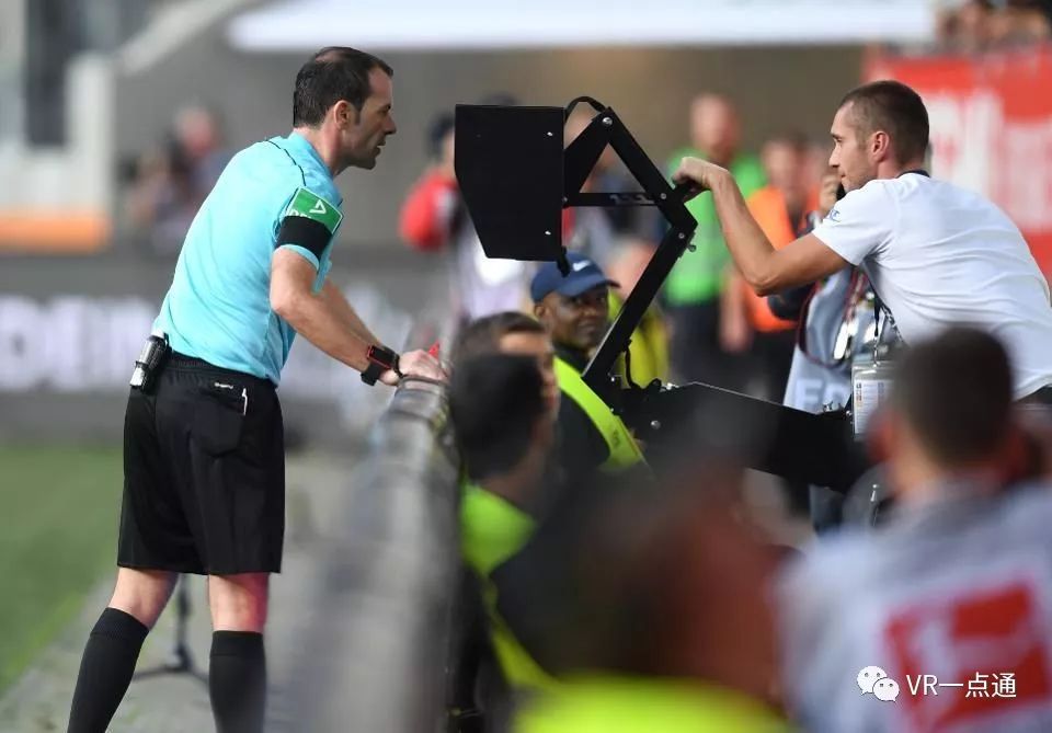 裁判员故事：VAR时代下的判罚艺术